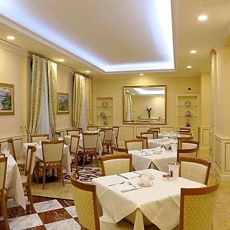 安德瑞欧拉中心酒店 4*